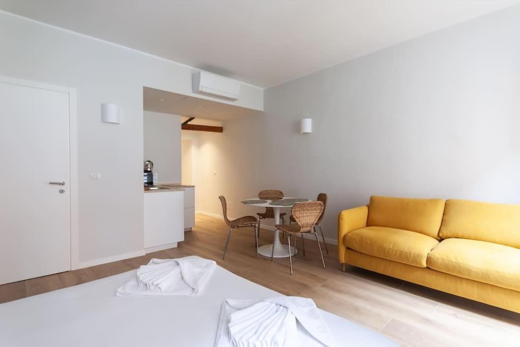 Youhosty - Ticinese Suite 1 ミラノ エクステリア 写真